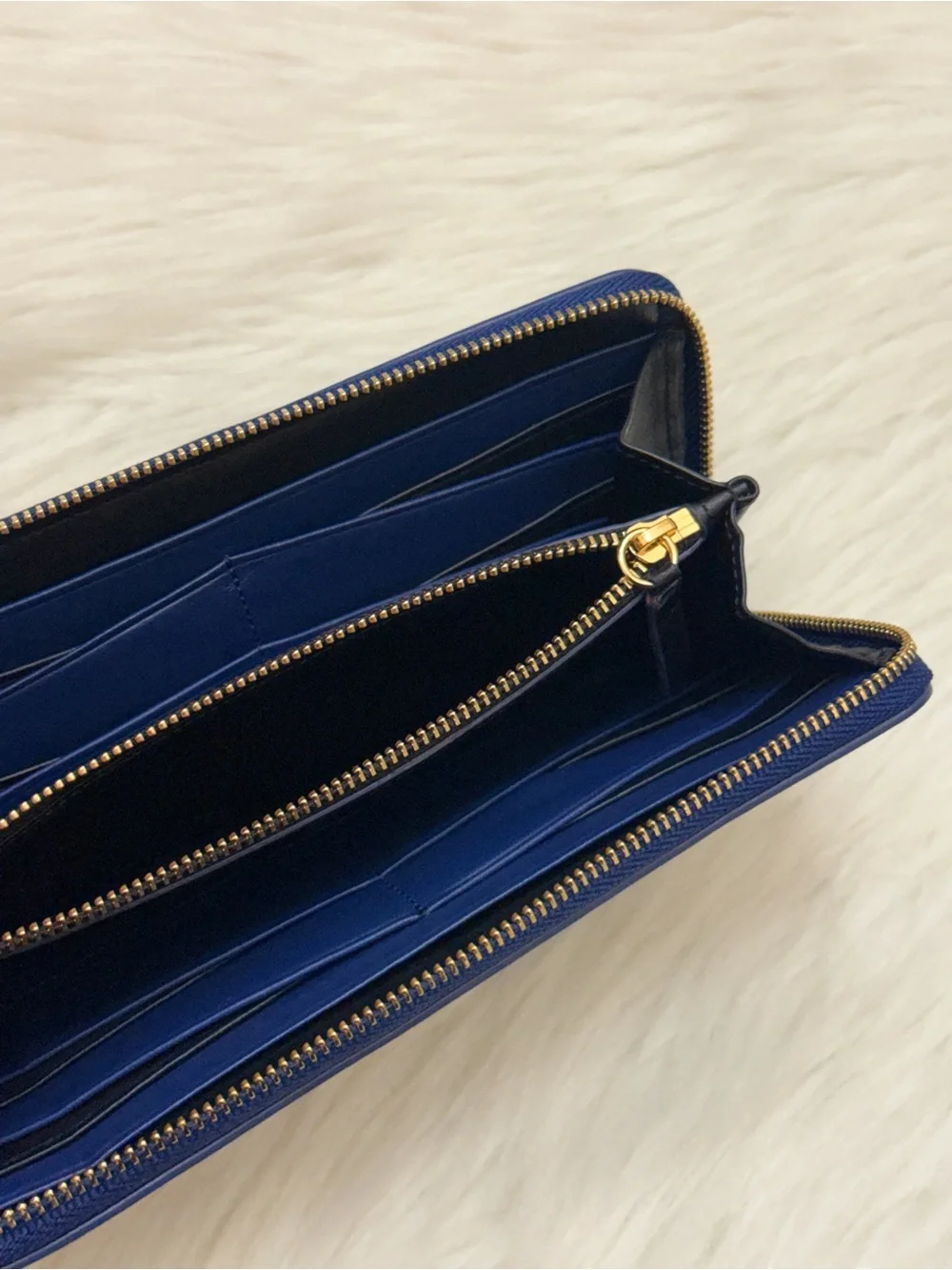 DIANE VON FURSTENBERG - BLACK BLUE SOFT ALL LEATHER ZIP AROUND LONG WALLET